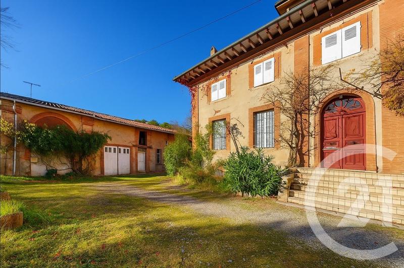 Maison - 400 m² - 8 pièces