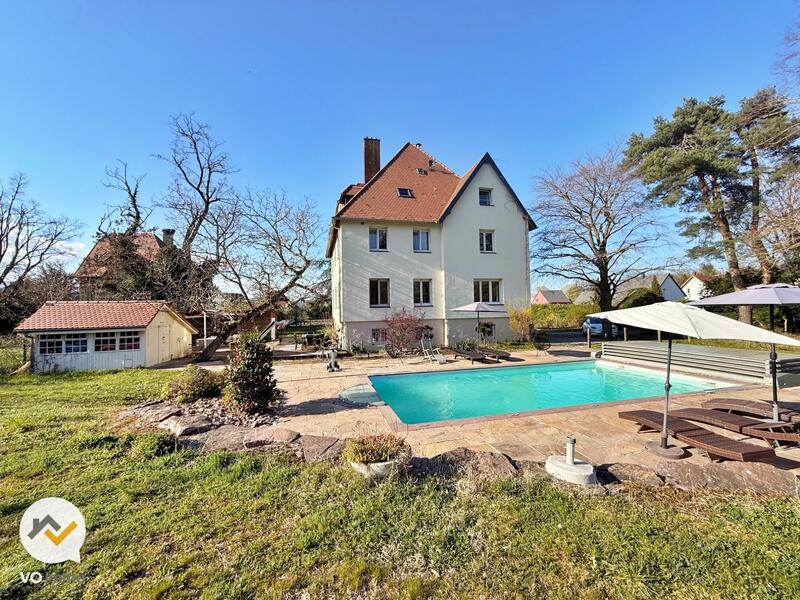 Maison - 303 m² - 10 pièces