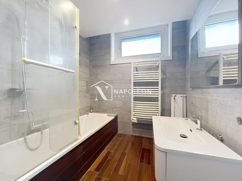 Appartement - 85 m² - 3 pièces