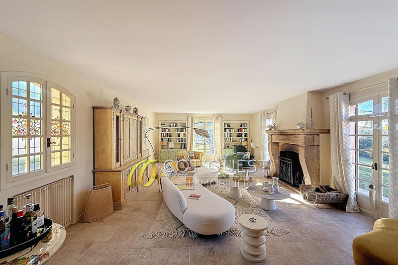 Maison - 305 m² - 7 pièces