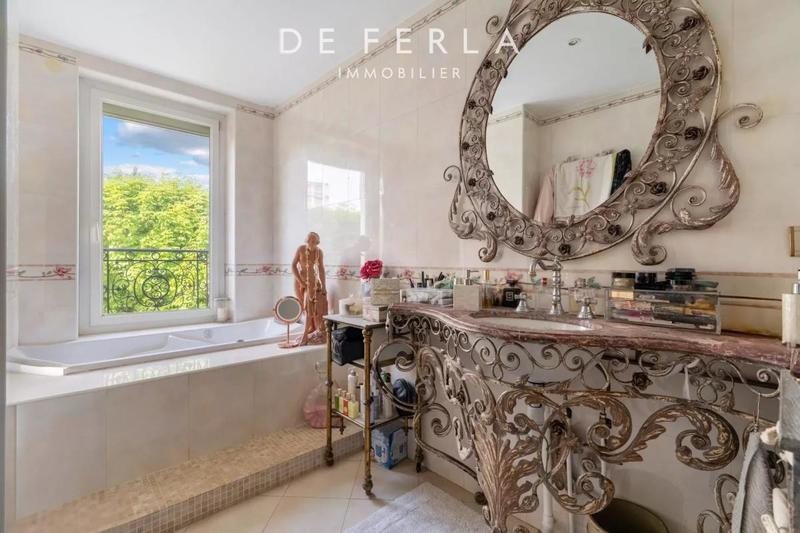 Villa - 370 m² - 12 pièces