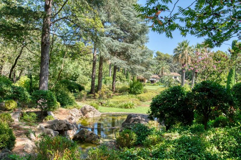 Villa - 460 m² - 9 pièces