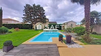 Maison - 204 m² - 8 pièces