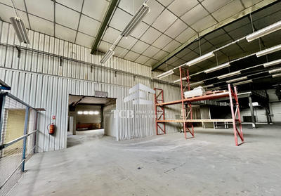 Local d'activités - 1 900 m²