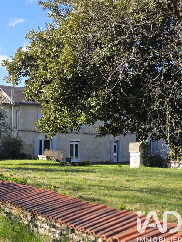 Maison - 427 m² - 12 pièces