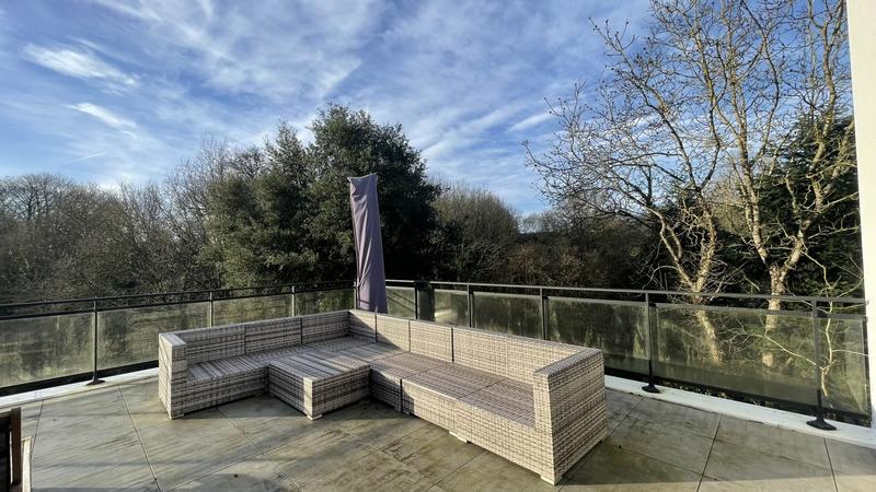 Maison contemporaine - 242 m² - 10 pièces