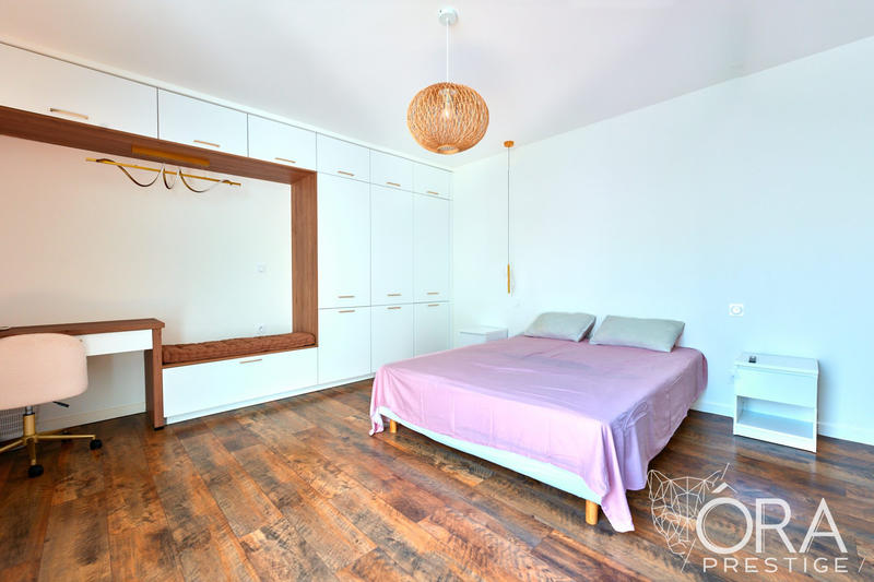 Maison contemporaine - 217 m² - 7 pièces