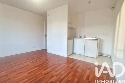 Studio - 25 m² - 1 pièce