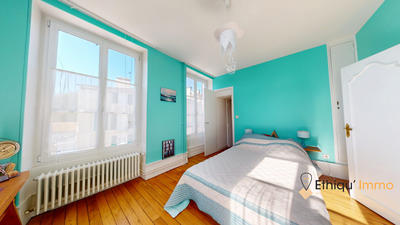 Maison - 228 m² - 8 pièces