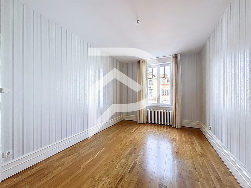 Maison de maîtres - 250 m² - 11 pièces