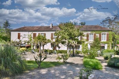 Maison ancienne - 427 m² - 14 pièces