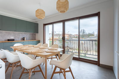 Maison - 300 m² - 13 pièces