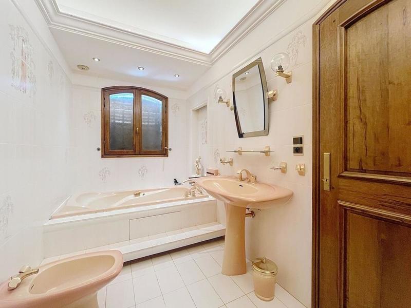 Maison - 362 m² - 5 pièces