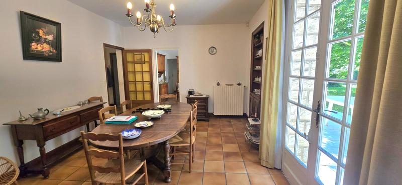 Maison - 280 m² - 11 pièces