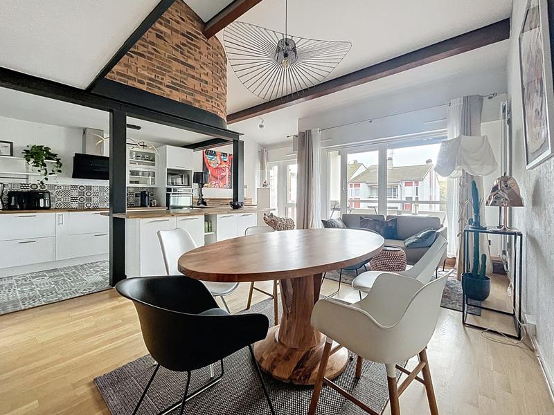 Appartement - 99 m² - 5 pièces