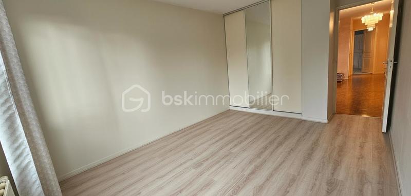 Demeure - 241 m² - 8 pièces