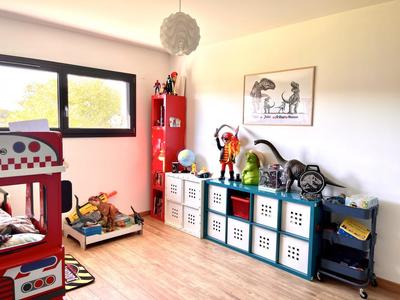 Appartement - 80 m² - 4 pièces