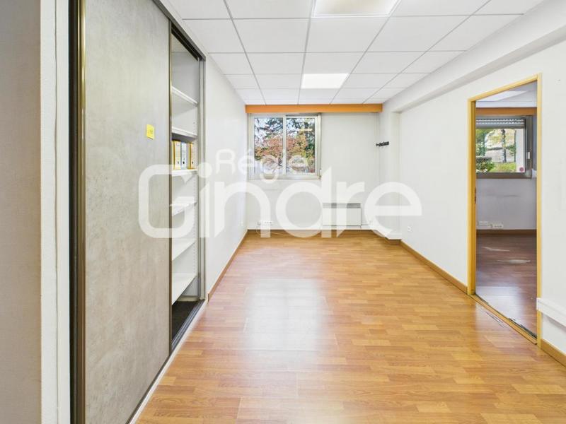 Bureau - 163 m² - 1 pièce