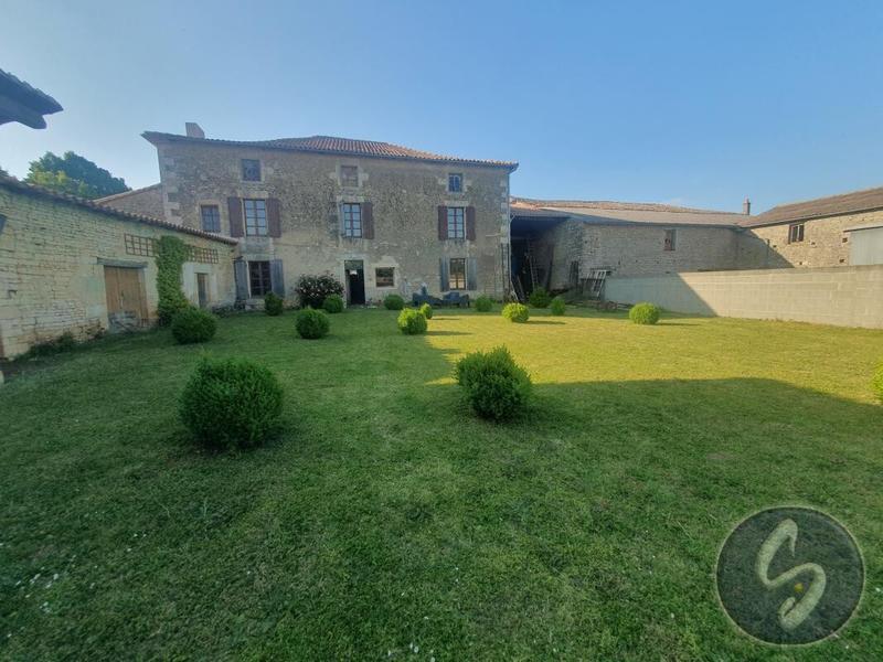 Maison - 327 m² - 9 pièces