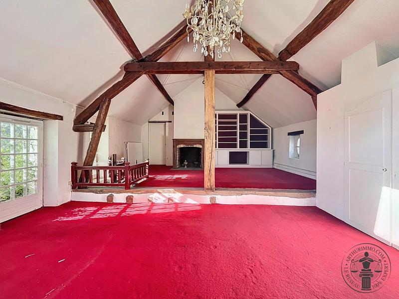 Maison - 235 m² - 7 pièces