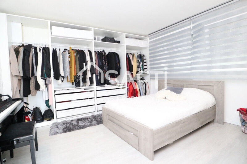 Maison - 230 m² - 8 pièces