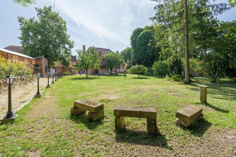 Demeure - 250 m² - 10 pièces