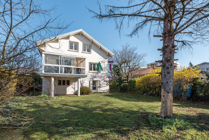 Maison ancienne - 195 m² - 8 pièces