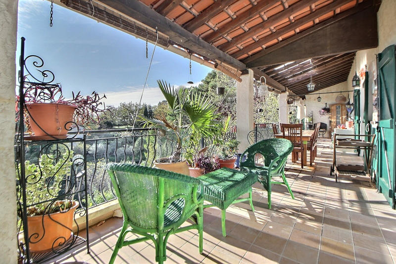 Maison - 227 m² - 6 pièces