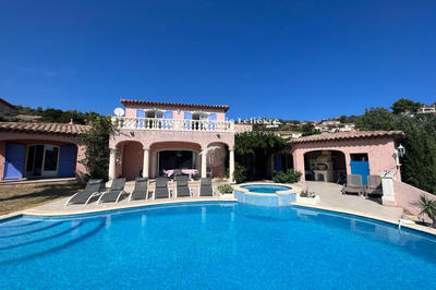 Maison - 220 m² - 6 pièces