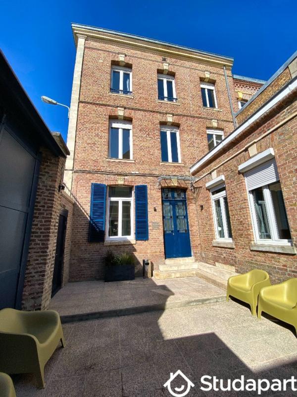 Chambre - 300 m² - 1 pièce