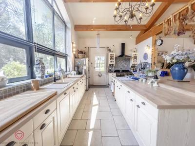 Propriété - 345 m² - 9 pièces