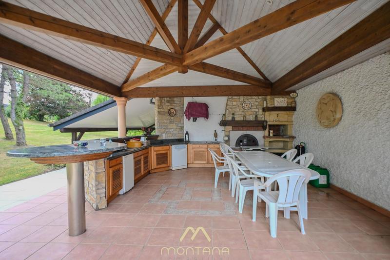 Maison - 450 m² - 10 pièces