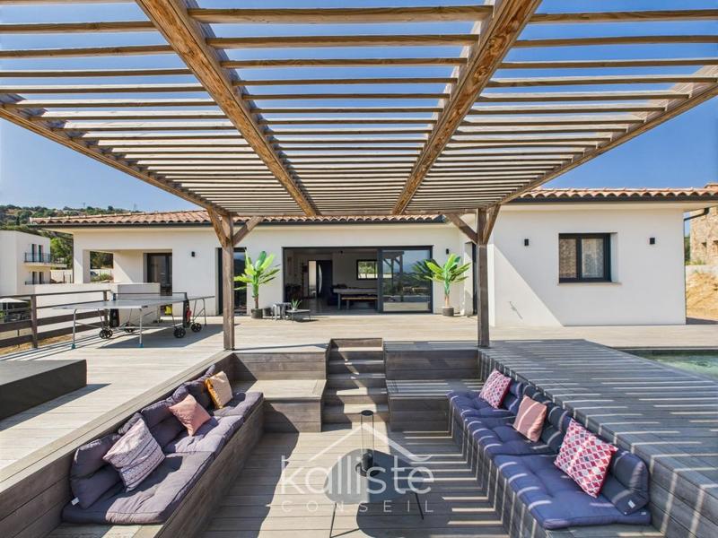 Villa - 166 m² - 6 pièces