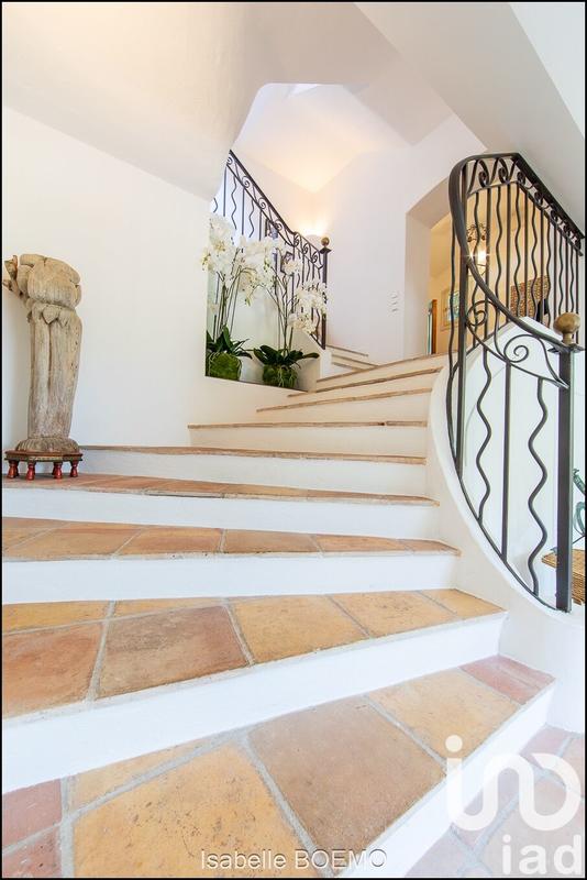 Maison - 360 m² - 9 pièces