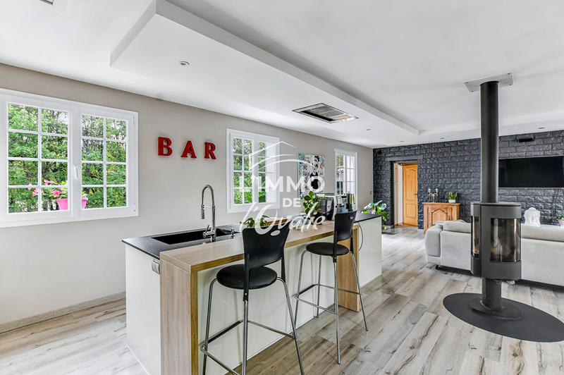 Maison - 234 m² - 7 pièces