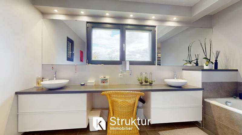 Villa - 280 m² - 9 pièces