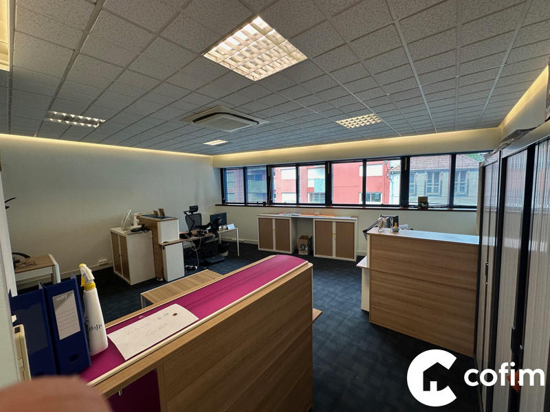 Local d'activités - 700 m² - 27 pièces