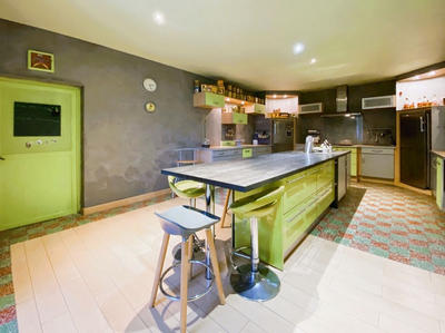 Propriété - 220 m² - 7 pièces