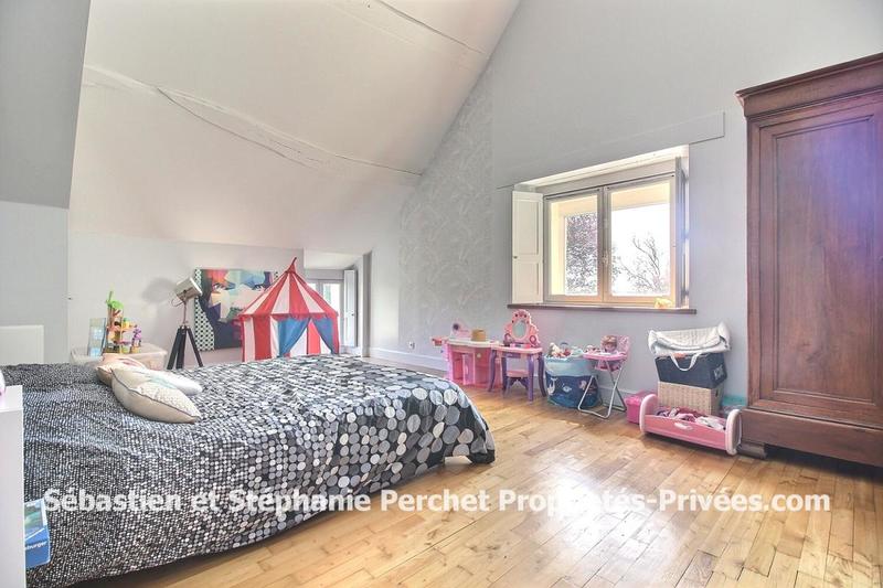 Maison - 233 m² - 8 pièces