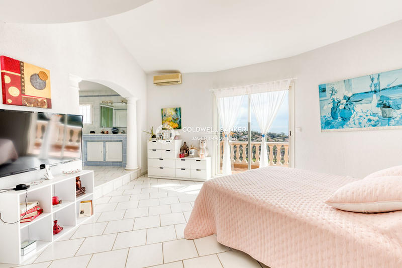 Maison - 250 m² - 5 pièces