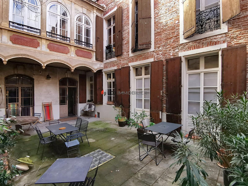 Maison - 300 m² - 9 pièces