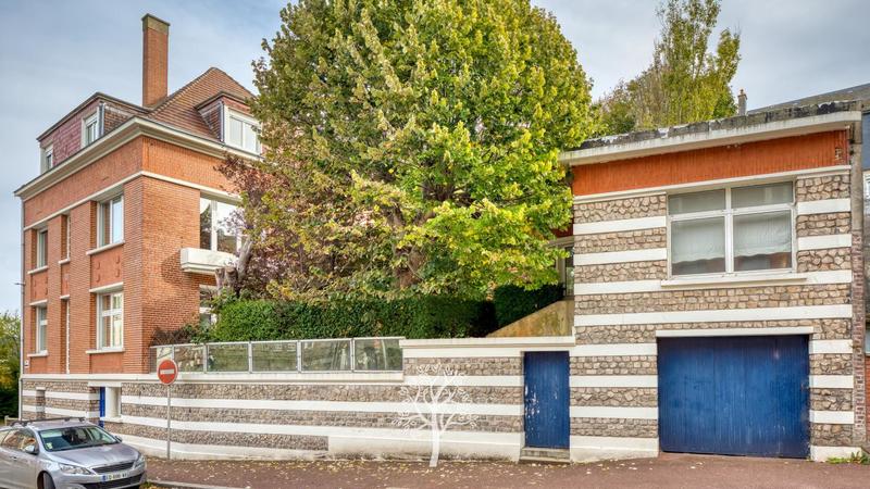 Maison - 270 m² - 8 pièces