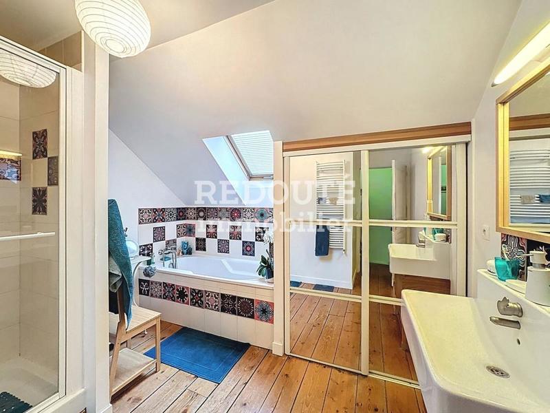 Maison - 212 m² - 6 pièces