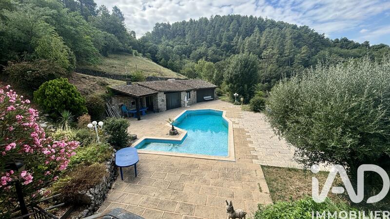 Maison - 192 m² - 7 pièces