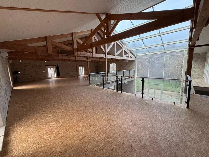 Maison - 595 m² - 5 pièces