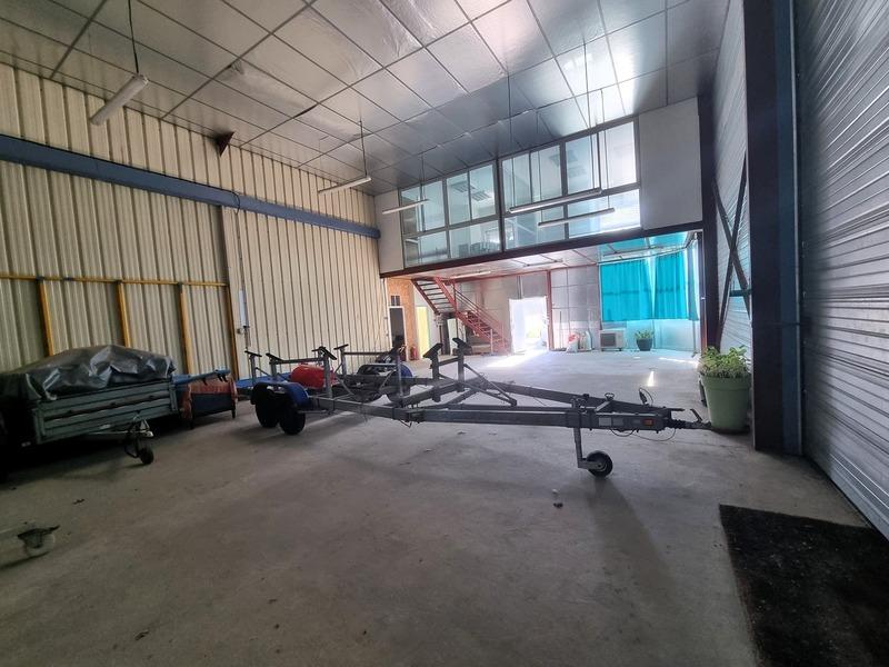 Local artisanal - 179 m² - 5 pièces