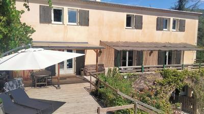 Maison - 394 m² - 16 pièces