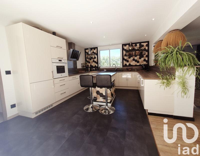 Maison - 220 m² - 8 pièces