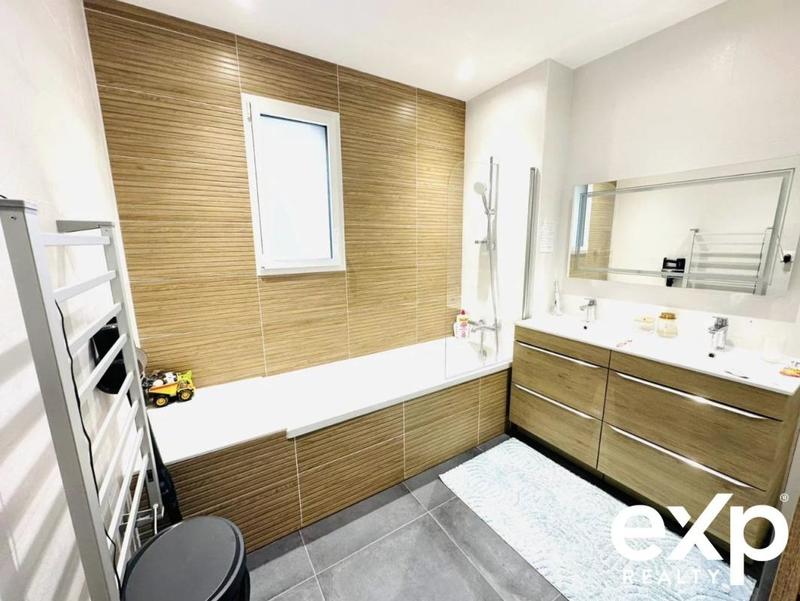 Maison - 147 m² - 6 pièces