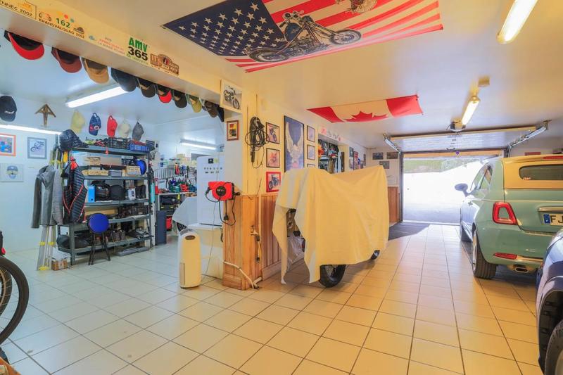 Maison - 238 m² - 7 pièces